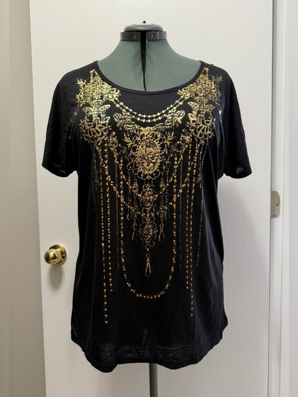Lane Bryant Black Gold Foil Chandelier Graphic TShirt Shoulder Cutout Size 14/16